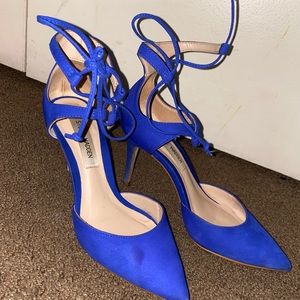 Steve Madden heels size 6.5 blue suede heels! Runs big fits like a 7